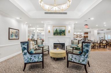 Brighton Gardens of St. Charles | Sitting Room