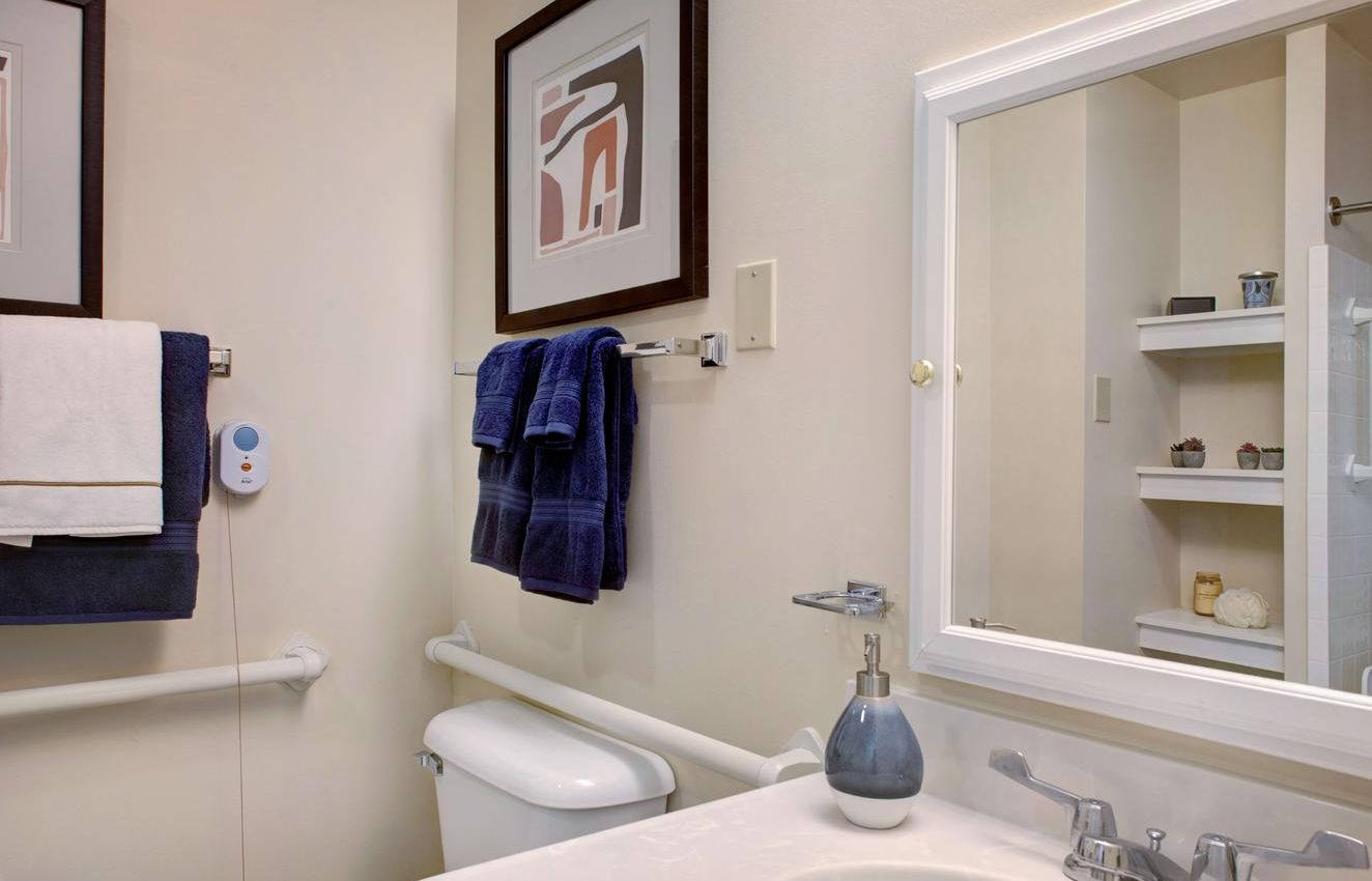 Sunrise of Schaumburg I model bathroom