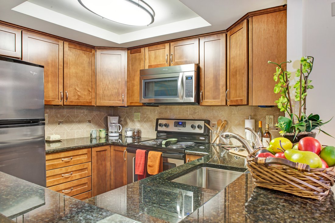 Sunrise at Huntcliff Summit I I Kitchen