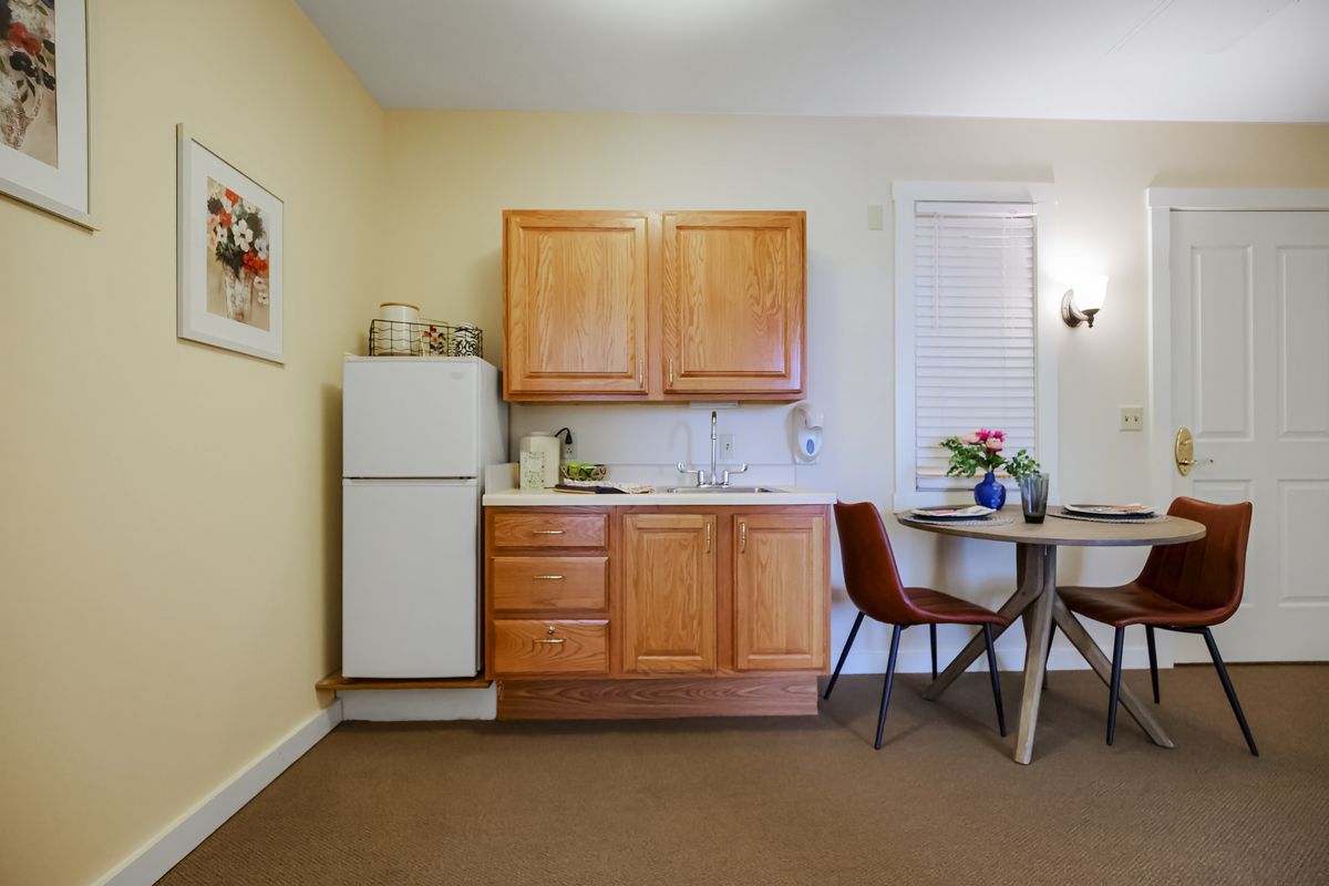 Sunrise of Lenexa Suite Kitchenette