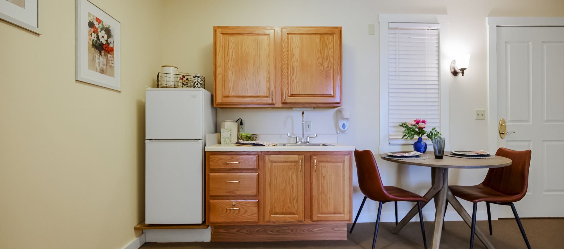 Sunrise of Lenexa Suite Kitchenette