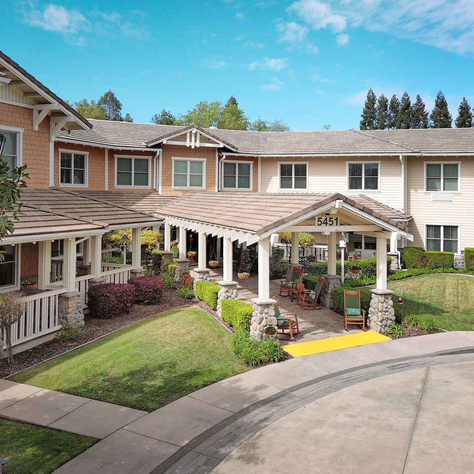 Feature.CommunitiesV2.Models.CommunityGallery.CommunityGalleryModel.Sunrise of Carmichael | Exterior