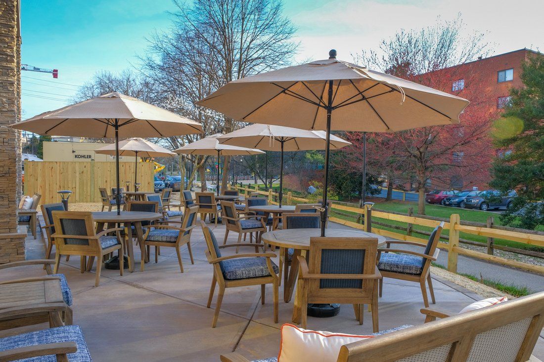 Sunrise of Bethesda Outdoor Seating