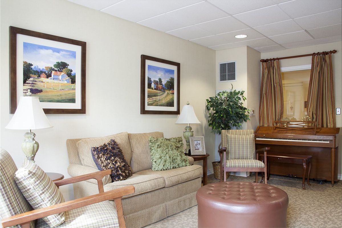 Piano Room at Brighton Gardens of Brentwood