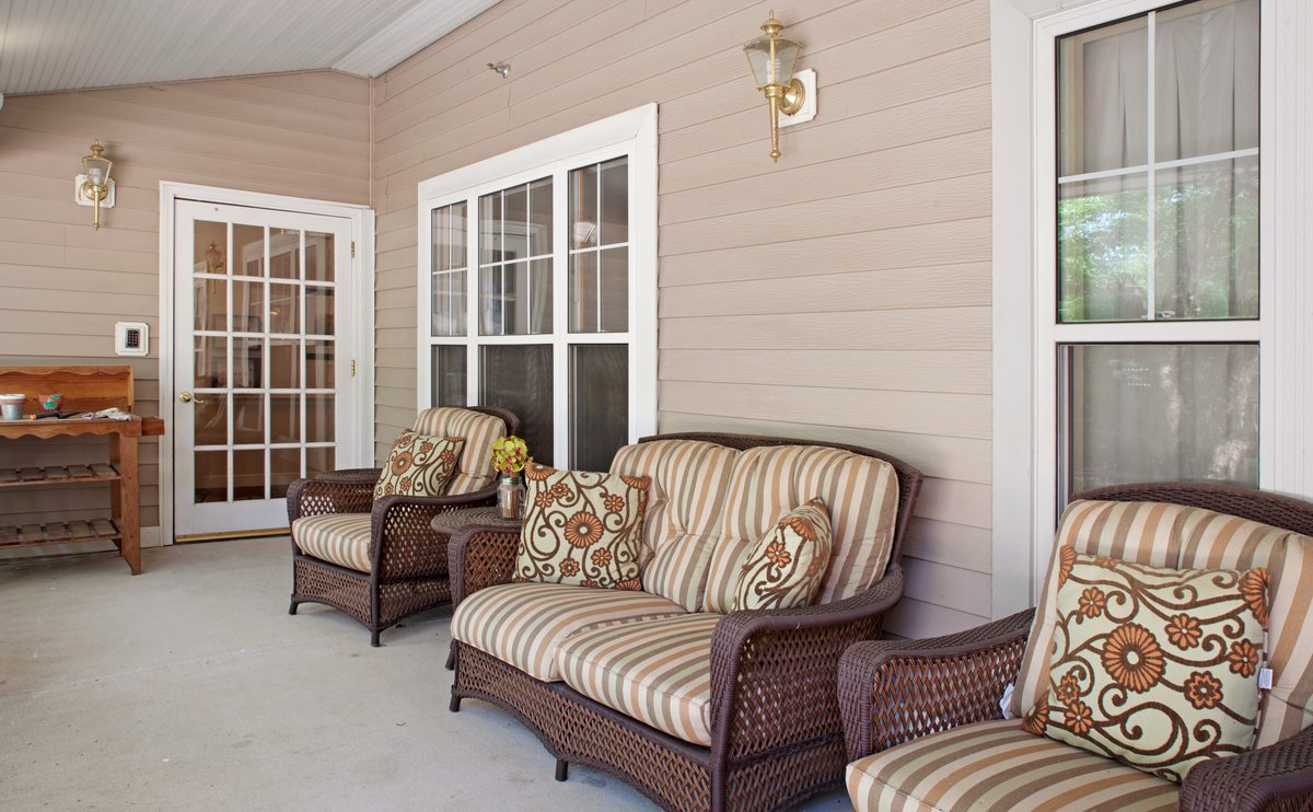 Sunrise of Palos Park | Porch