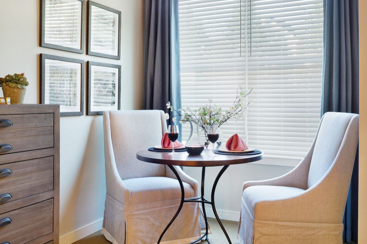 Sunrise of Issaquah Studio Suite Dining Area
