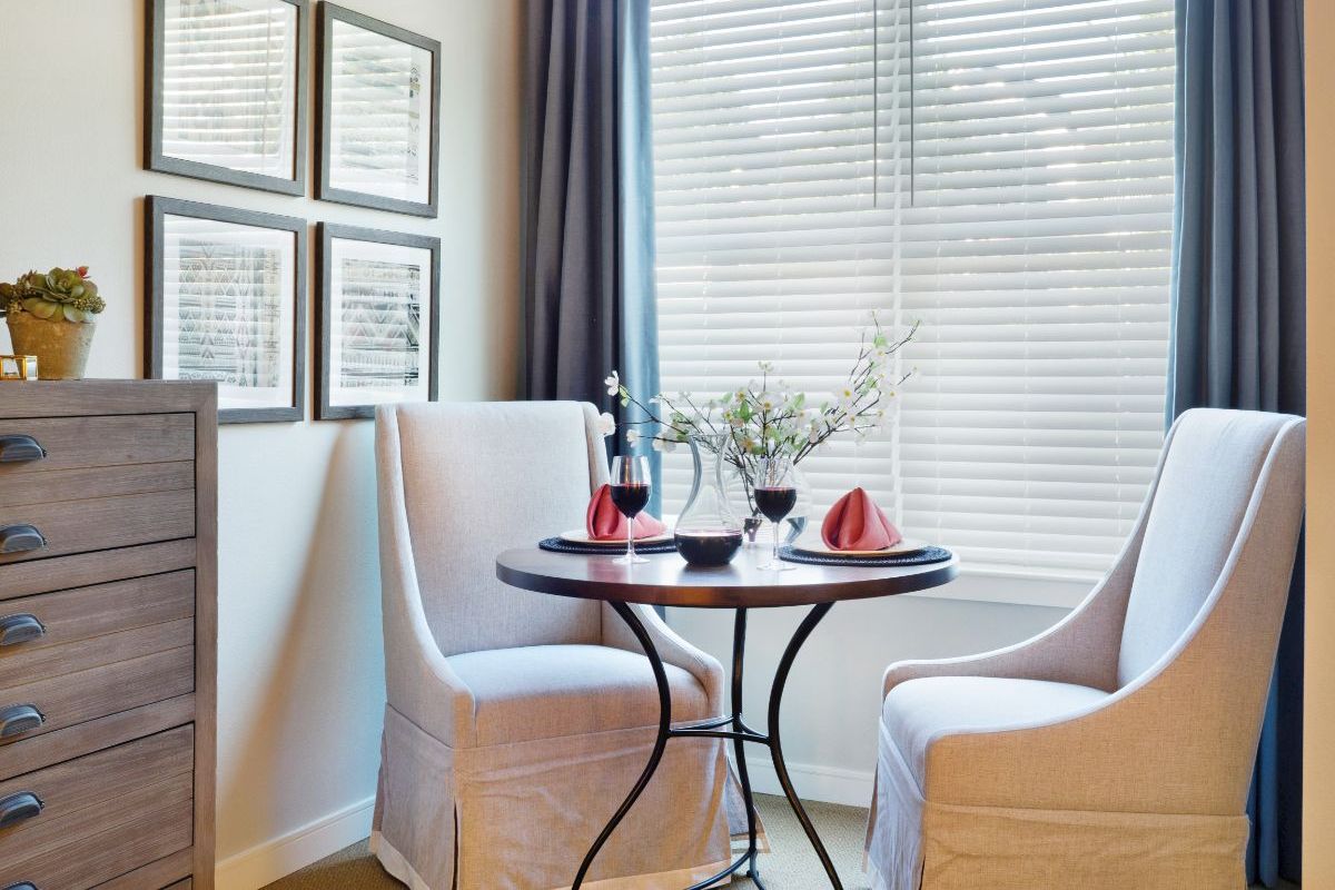 Sunrise of Issaquah Studio Suite Dining Area