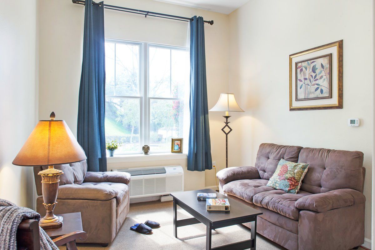 In-suite sitting room, Sunrise of Fullerton