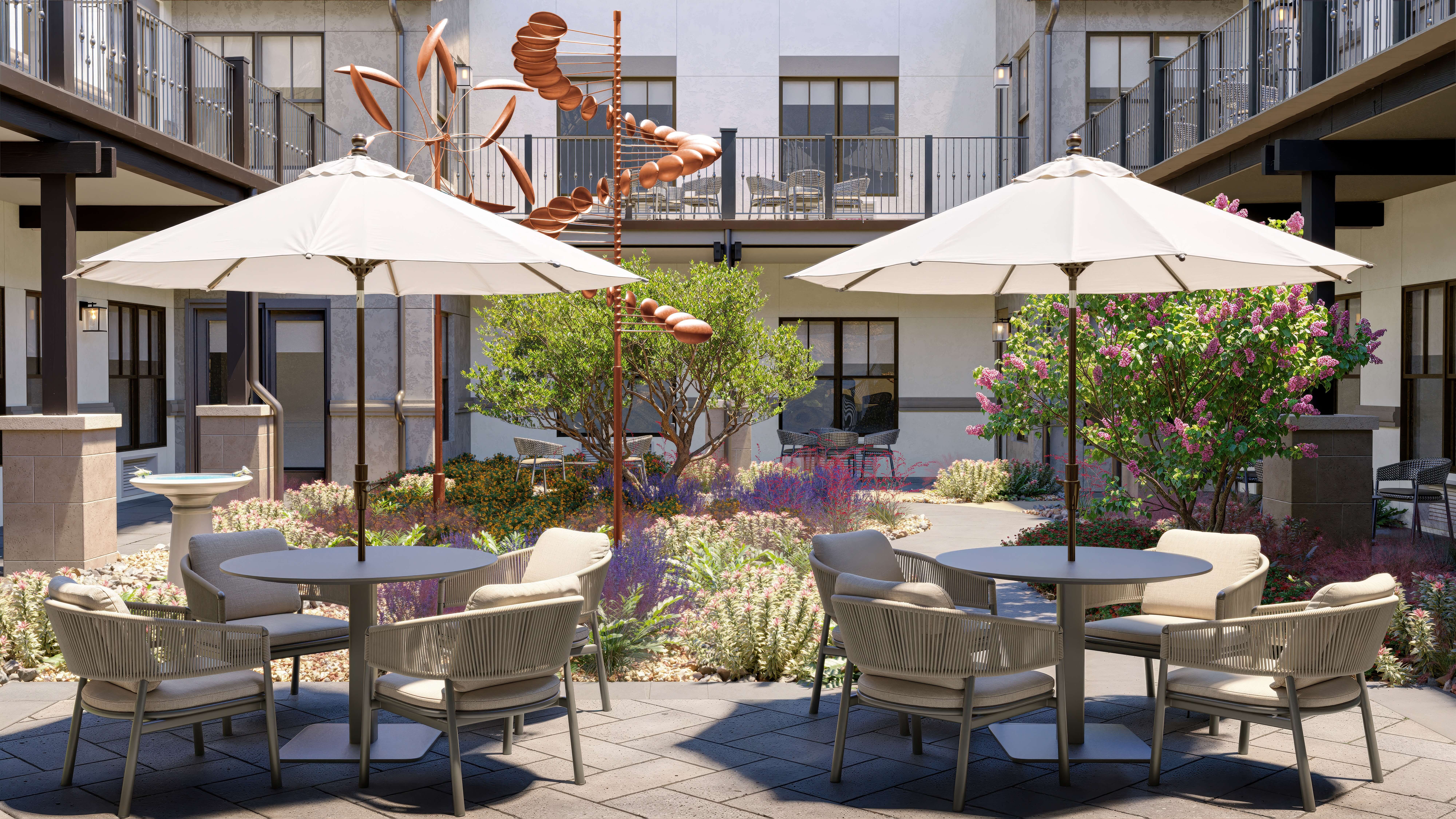 Assisted Living Courtyard | Sunrise of Long Beach