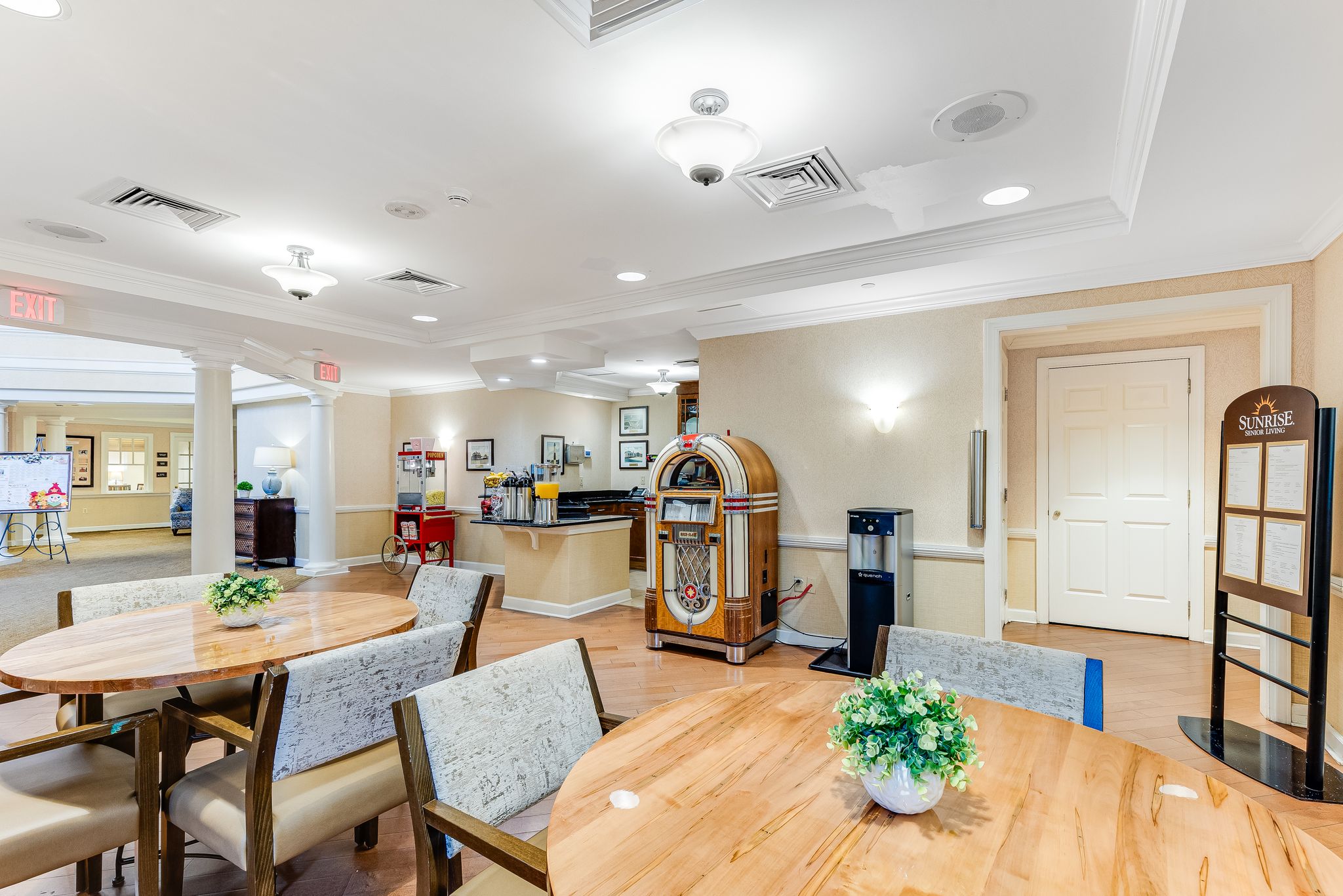 Sunrise of Wall I Bistro