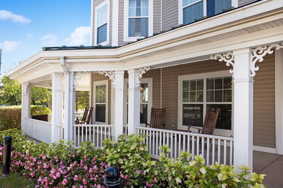 Sunrise of Willowbrook | Porch