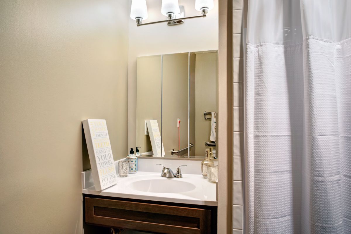 Sunrise of West Babylon Suite Bathroom