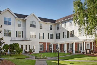 Brighton Gardens of Winston Salem | Courtyard