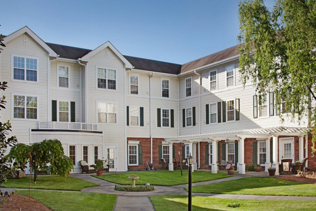 Brighton Gardens of Winston Salem Courtyard