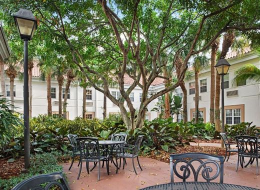 Stratford Court of Boca Pointe Patio