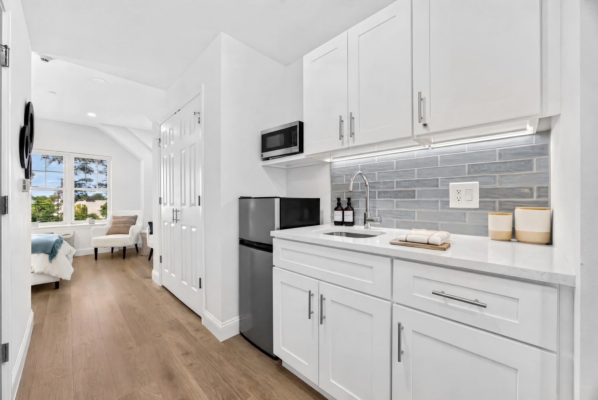 Model Suite Kitchenette | Sunrise of West Babylon