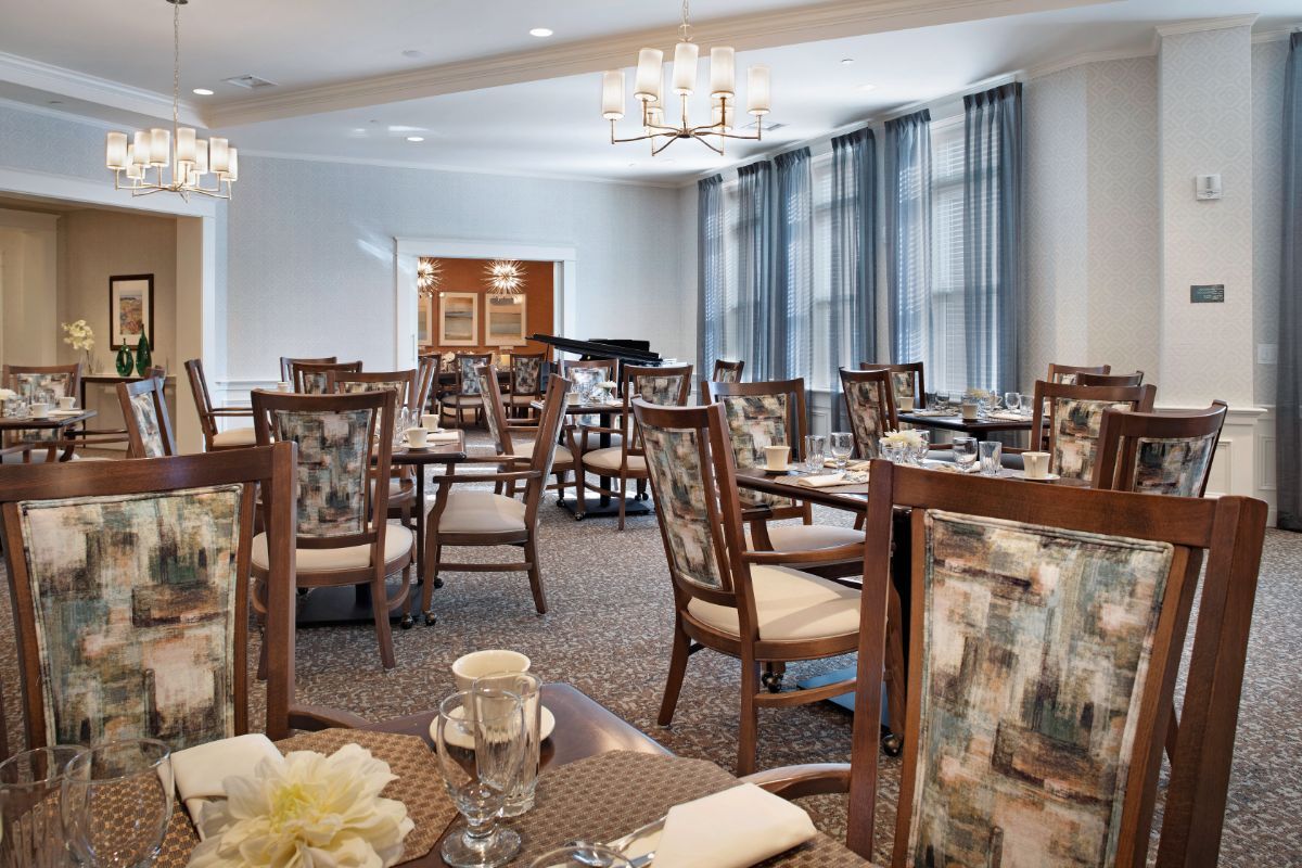 Sunrise of Fairfax Dining Room