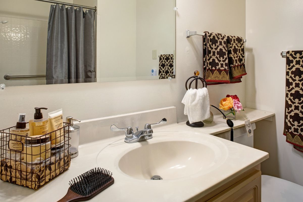 Sunrise of Lafayette Hill Suite Bathroom