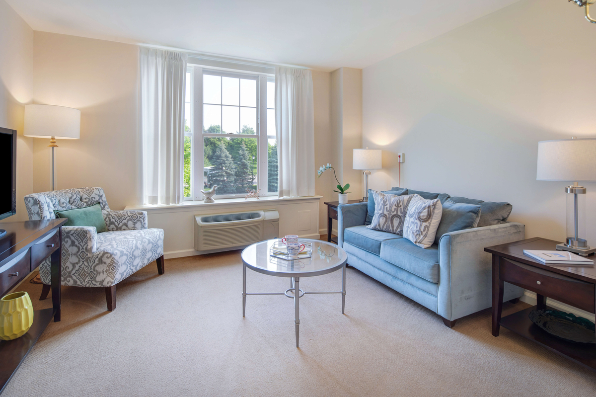 Model Living Room | Sunrise of Bloomfield Hills