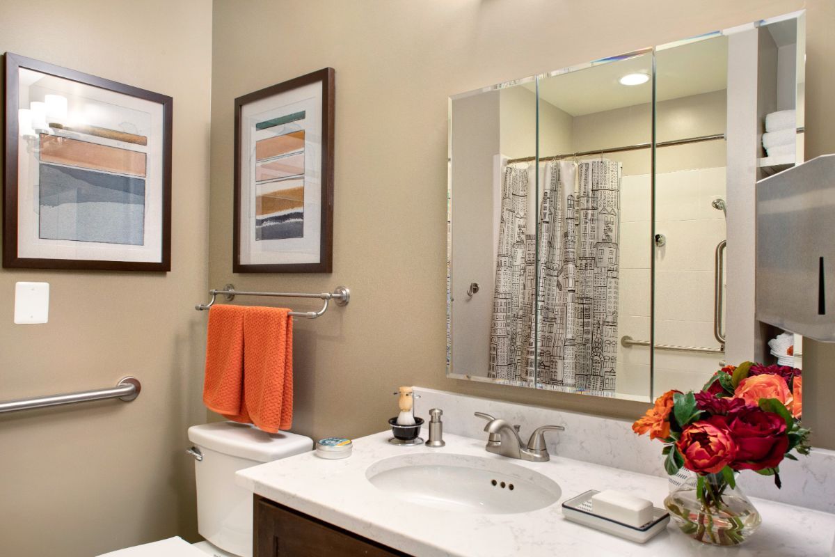 Sunrise of Fairfax One-Bedroom Suite Bathroom