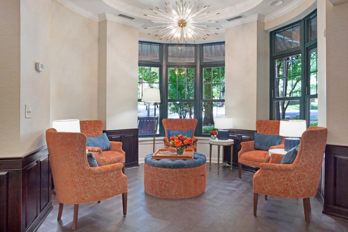 Seating Area | Sunrise on Connecticut Avenue