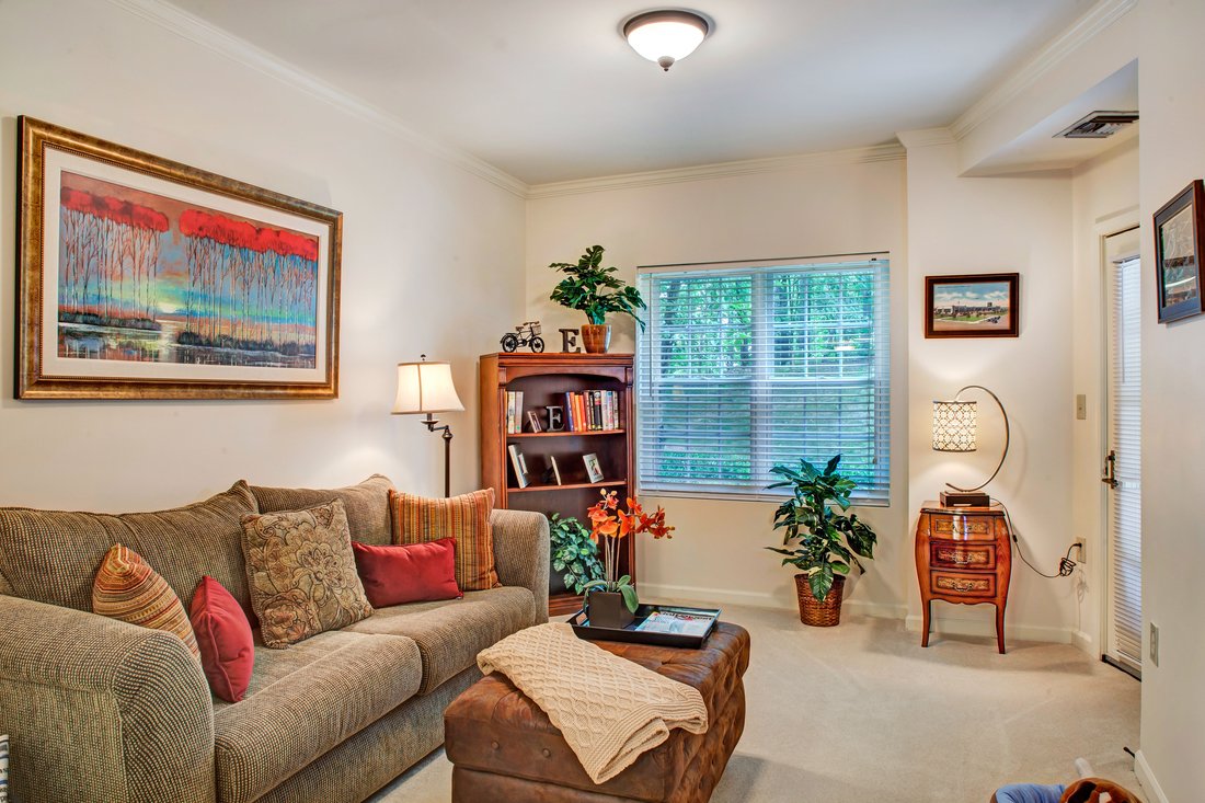 Sunrise at Huntcliff Summit I I Living Room