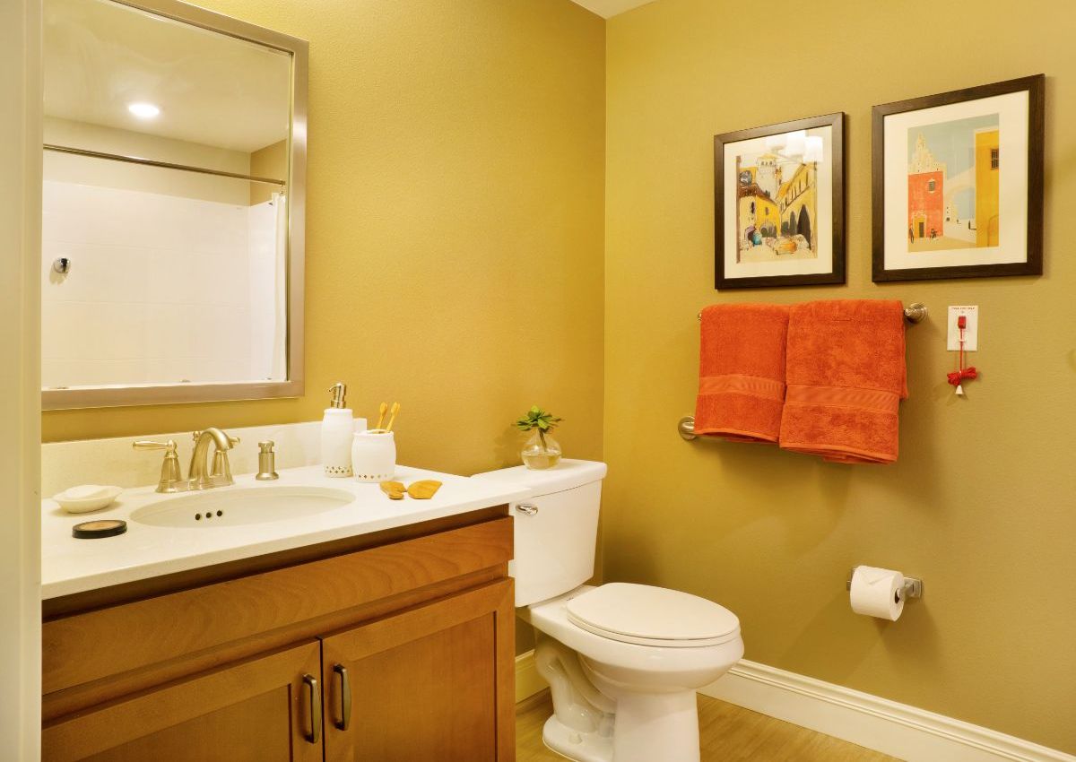 Sunrise of Issaquah Studio Suite Bathroom