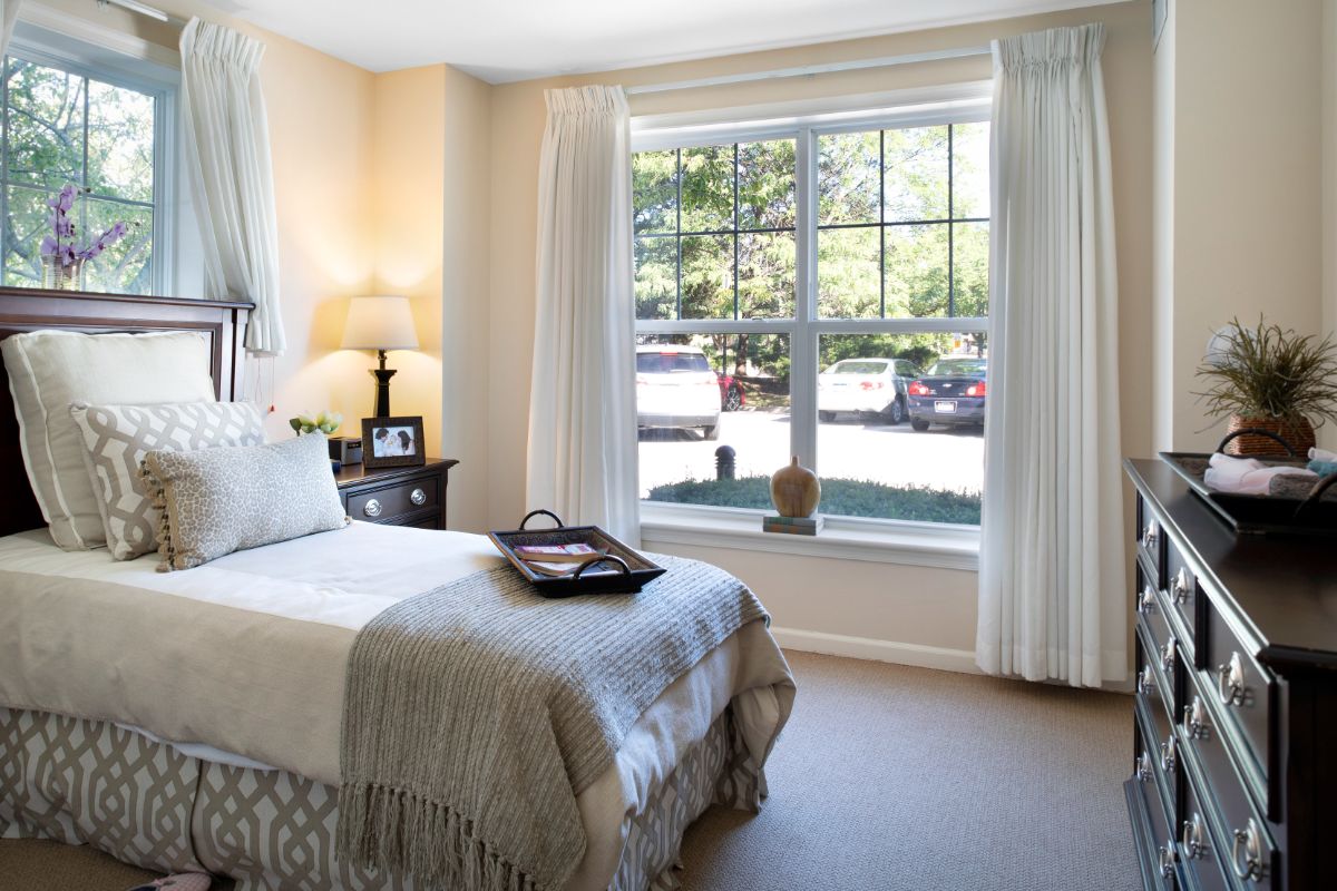 Sunrise of Willowbrook | Bedroom