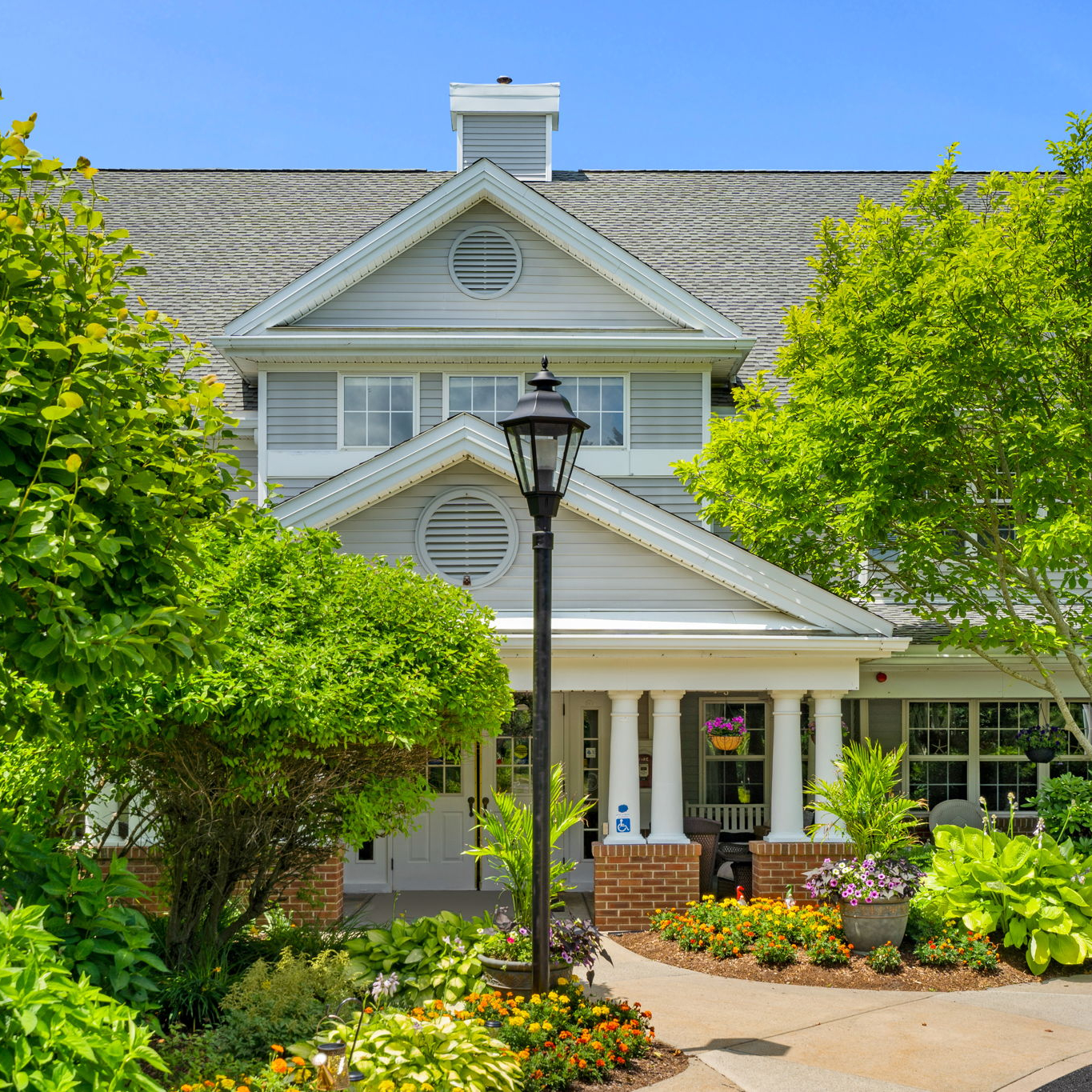 Feature.CommunitiesV2.Models.CommunityGallery.CommunityGalleryModel.Sunrise of Plymouth Beach | Exterior