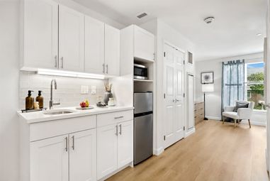 Model Suite Kitchenette | Sunrise at Hunter Mill