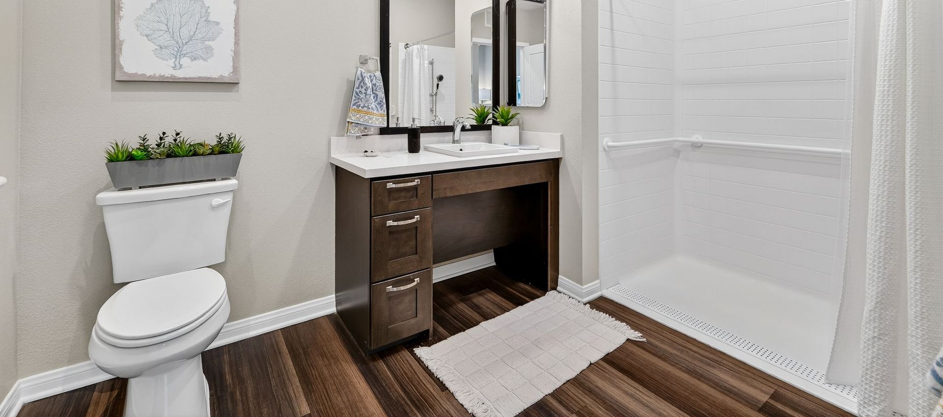 Suite Bathroom | Varenita of Westlake