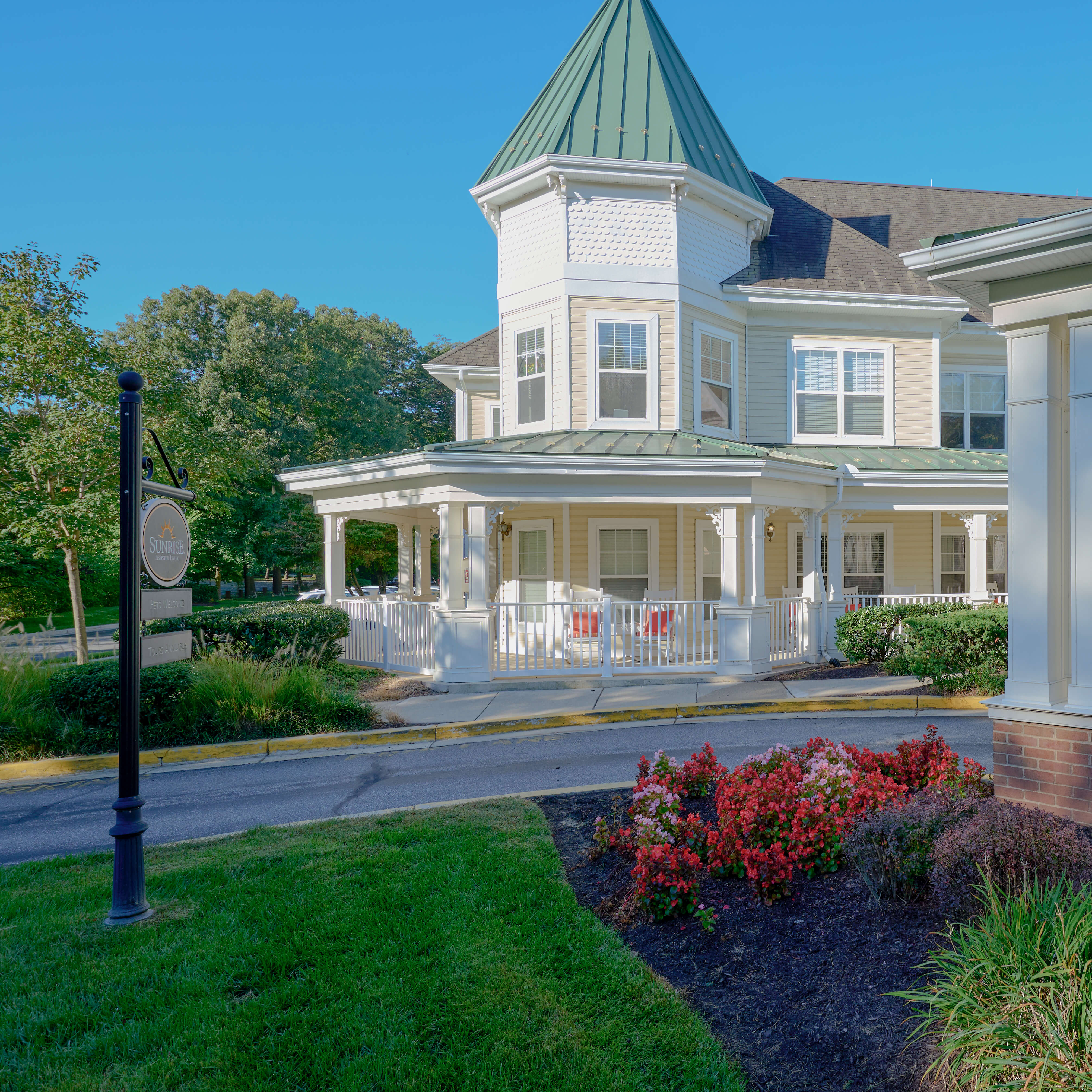 Feature.CommunitiesV2.Models.CommunityGallery.CommunityGalleryModel. Sunrise of Severna Park | Exterior