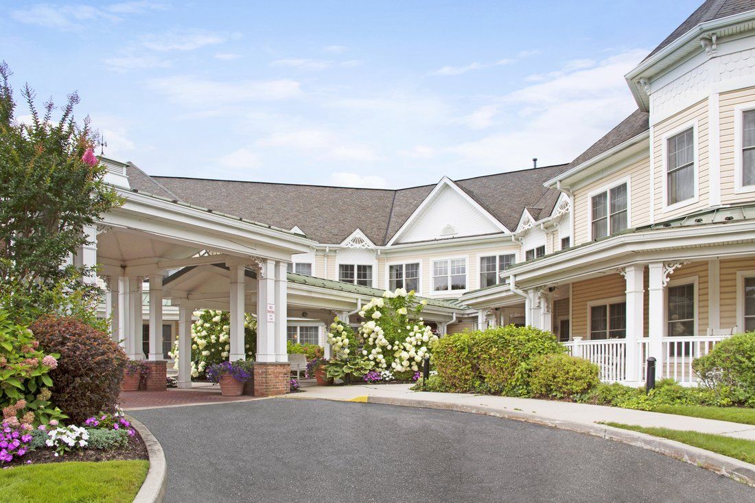 Sunrise of Dix Hills Driveway