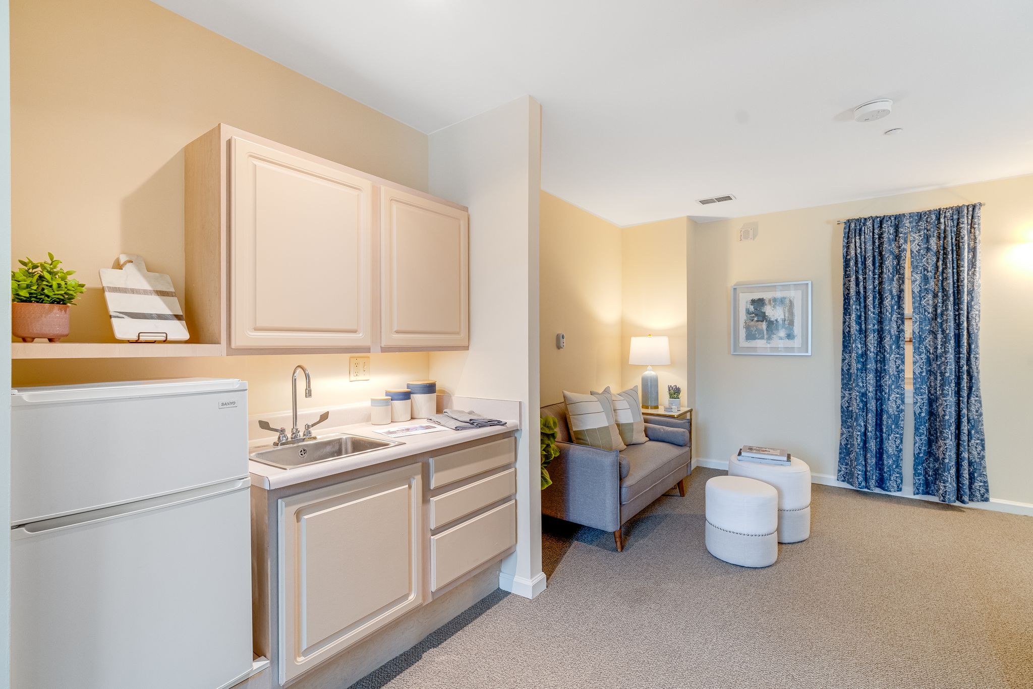 Suite Kitchen Area | Sunrise of Lafayette Hill