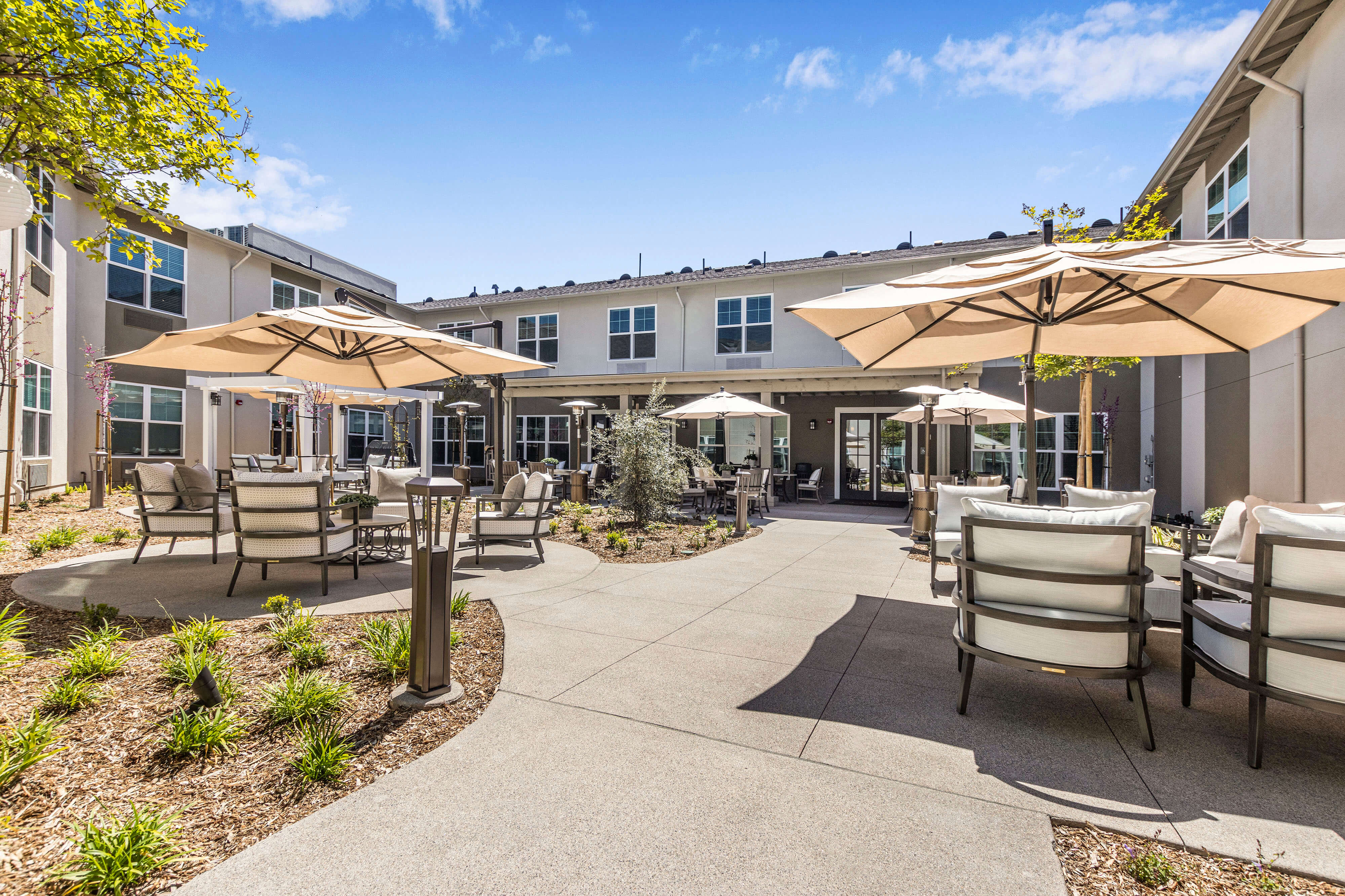 Sunrise of Oceanside | Courtyard