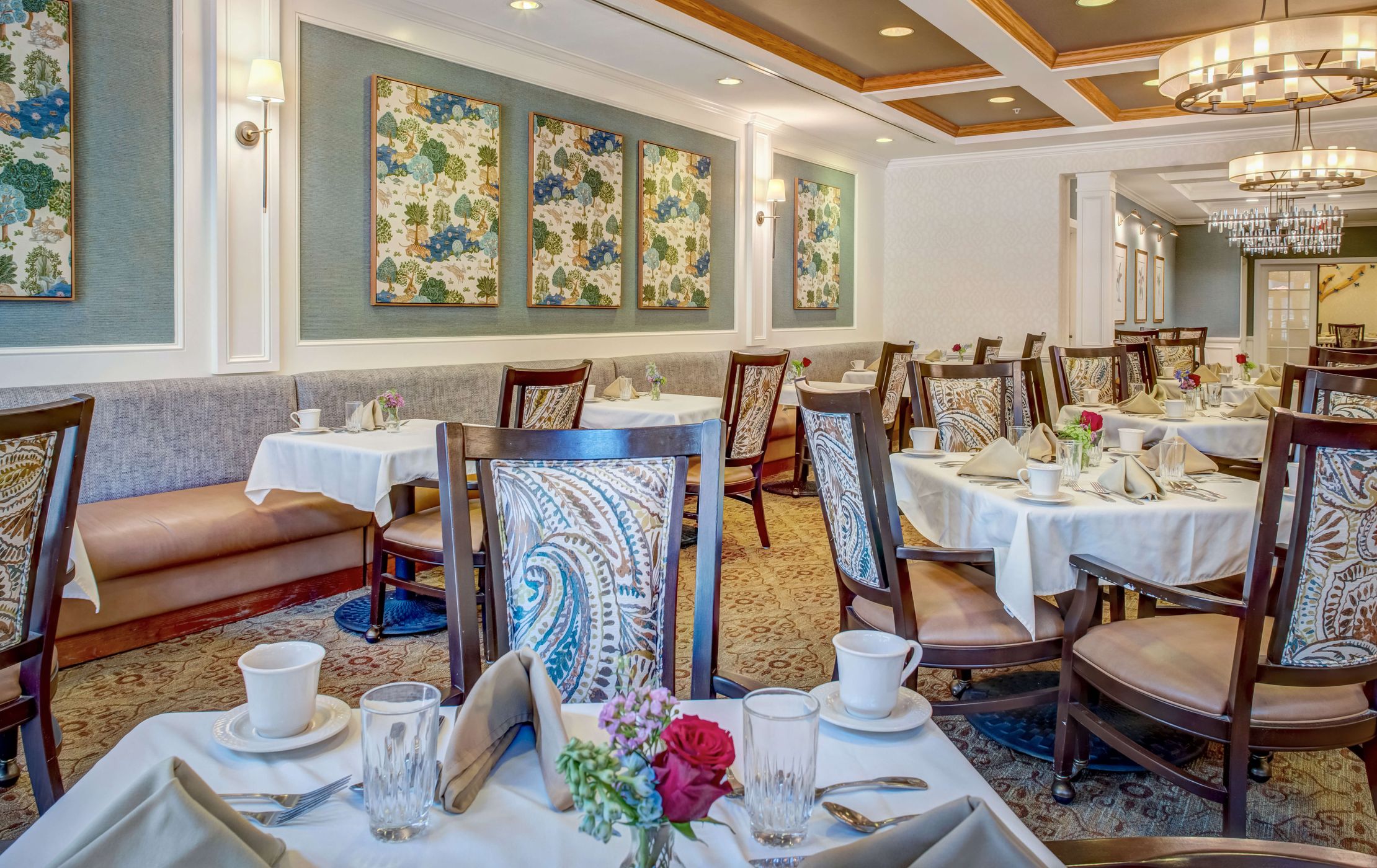 Sunrise of Beverly Hills I dining room