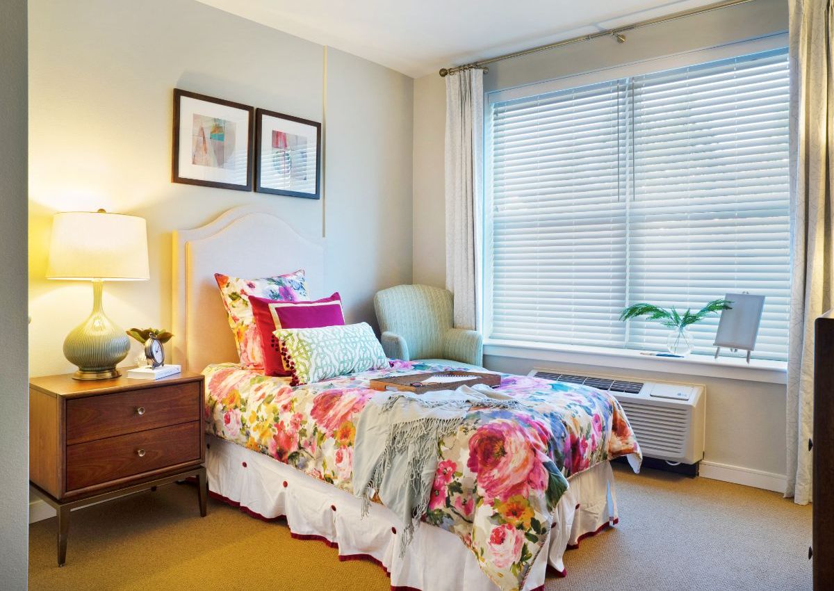 Sunrise of Issaquah Companion Suite Bedroom (1)