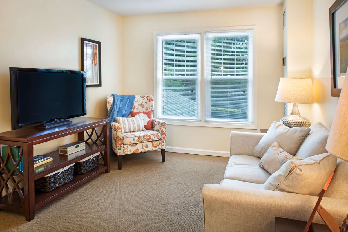 Sunrise of Arlington | Living Room