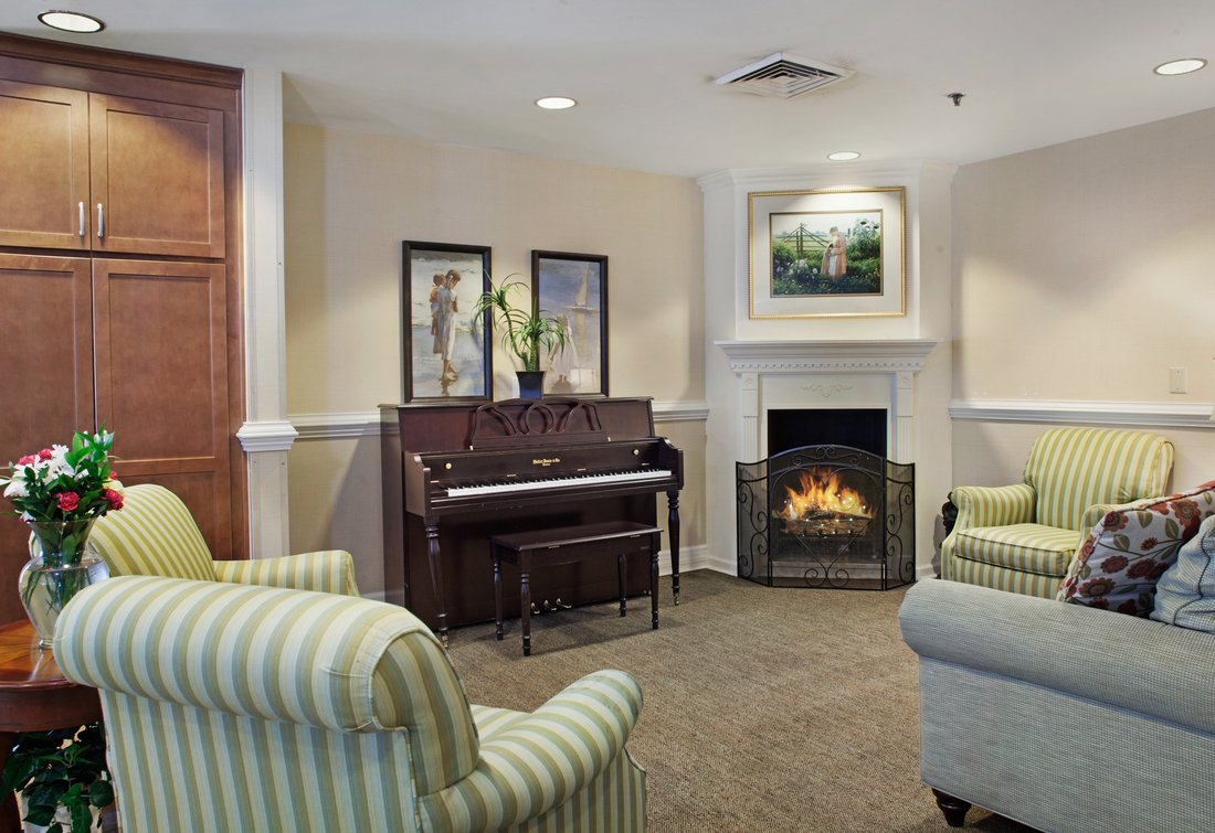 Brighton Gardens of Winston Salem | Living Room