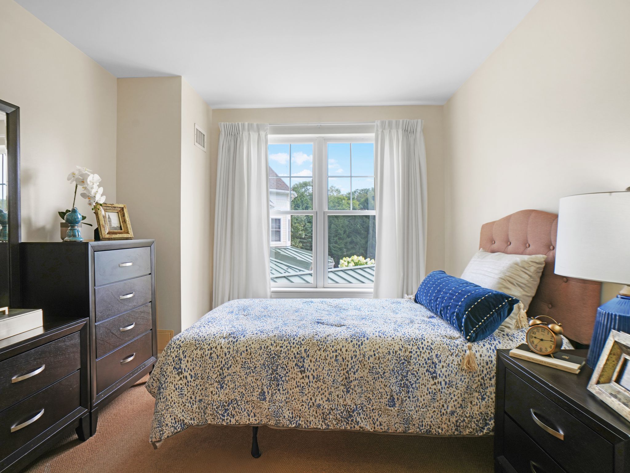 Model Suite Bedroom | Sunrise of Dix Hills