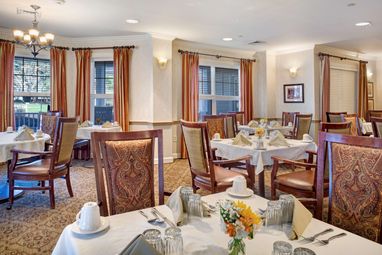Sunrise of Wayne I Dining